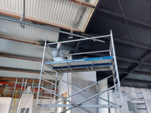 Spuitwerk showroom plafond Nunspeet